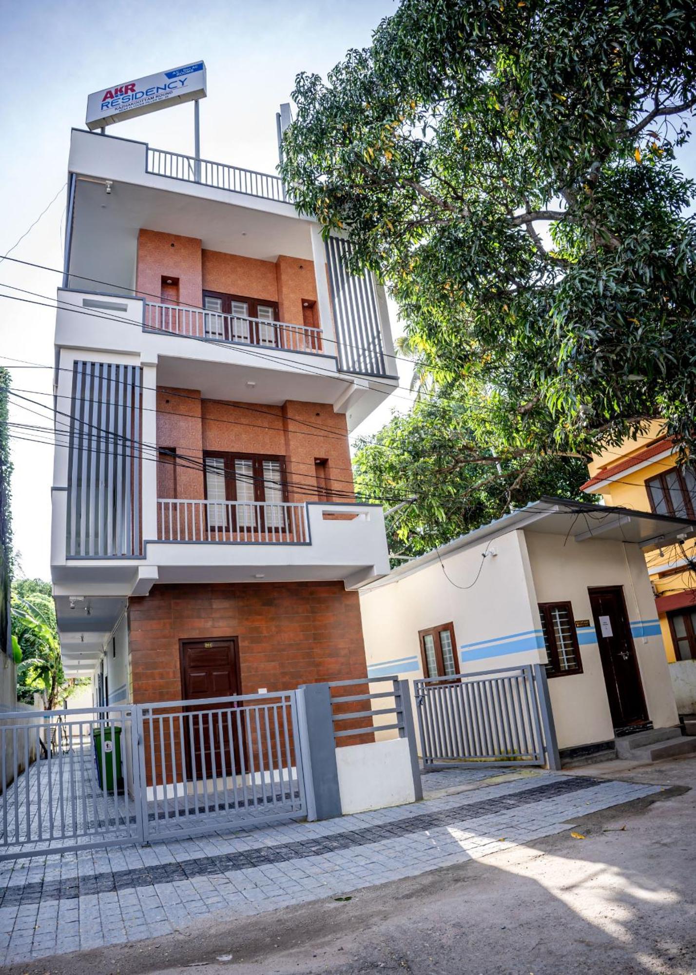 Akr Residency Hotel Kazhakuttam Bagian luar foto